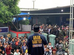 Rudianto Lallo Resmikan Posko Pemenangan di Makassar, 2002 Orang Makan Konro