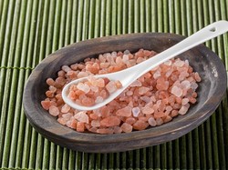 8 Perbedaan Garam Himalaya dan Garam Biasa, Serupa Tapi Tak Sama