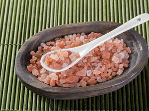 8 Perbedaan Garam Himalaya dan Garam Biasa, Serupa Tapi Tak Sama 8 Perbedaan Garam Himalaya dan Garam Biasa, Serupa Tapi Tak Sama