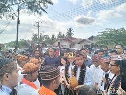 Rupa-rupa Sambutan Adat Saat Gibran-Selvi Kunjungi Sanggar Budaya Labuan Bajo
