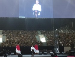 Jokowi Ditanya soal Tukin Anggota KPU: Saya Berusaha Januari Selesai