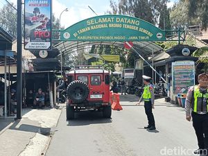 Jurus Polisi Probolinggo Cegah Kemacetan di Gunung Bromo Jurus Polisi Probolinggo Cegah Kemacetan di Gunung Bromo