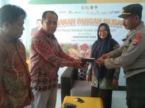 Kades Serahkan 3 Senjata Api Milik Warga di Bima ke Polisi