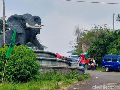Menengok Pasar Tumpah di Lahan Kampung Gajah yang Telah Mati