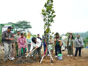 KLHK Tanam Pohon Serentak di 38 Provinsi Indonesia KLHK Tanam Pohon Serentak di 38 Provinsi Indonesia