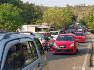 Antisipasi Kemacetan di JLS Tulungagung, Jam Masuk Kendaraan Akan Dibatasi Antisipasi Kemacetan di JLS Tulungagung, Jam Masuk Kendaraan Akan Dibatasi