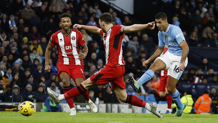 Manchester Cit vs Sheffield United Soccer Football - Premier League - Manchester City v Sheffield United - Etihad Stadium, Manchester, Britain - December 30, 2023 Manchester City's Rodri scores their first goal Action Images via Reuters/Jason Cairnduff NO USE WITH UNAUTHORIZED AUDIO, VIDEO, DATA, FIXTURE LISTS, CLUB/LEAGUE LOGOS OR 'LIVE' SERVICES. ONLINE IN-MATCH USE LIMITED TO 45 IMAGES, NO VIDEO EMULATION. NO USE IN BETTING, GAMES OR SINGLE CLUB/LEAGUE/PLAYER PUBLICATIONS.