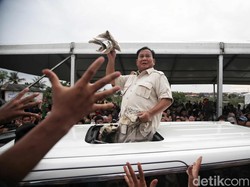 Janji Prabowo di Hari Pertama Dilantik Presiden: Beri Makan Bergizi ke Anak