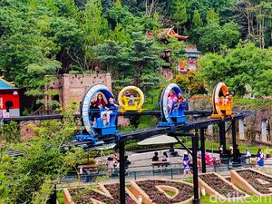 Serunya Keliling Negara di The Great Asia Africa Lembang Naik Sky Ride