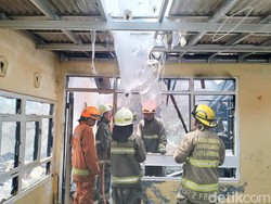 Rumah di Bandung Terbakar gegara Korsleting, Motor-Tabungan Ludes