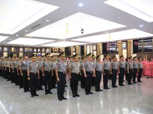 Kapolri Pimpin Kenaikan Pangkat 22 Perwira Tinggi Kapolri Pimpin Kenaikan Pangkat 22 Perwira Tinggi