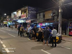 Polisi Tingkatkan Patroli Antisipasi Tawuran Susulan di Tebet Polisi Tingkatkan Patroli Antisipasi Tawuran Susulan di Tebet