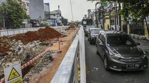 Proyek LRT Velodrome-Manggarai Bersanding dengan Kemacetan, Ini Potretnya
