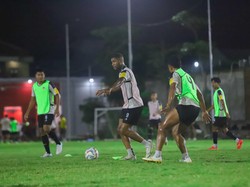 Momen Latihan PSIM Jogja Adaptasi Main Malam di Babak 12 Besar
