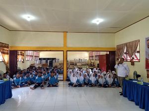Polres Rohil Sosialisasi Pemilu Damai ke Pelajar, Bahas Politik Uang-Hoaks Polres Rohil Sosialisasi Pemilu Damai ke Pelajar, Bahas Politik Uang-Hoaks