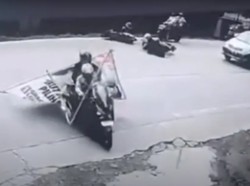 Viral Baliho PSI Ambruk Bikin Kecelakaan Beruntun di Jakbar