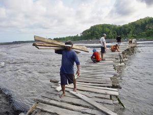 Pengertian Gotong Royong, Tujuan, Manfaat, Nilai yang Terkandung, dan Contohnya