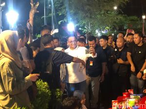 Tahun Baruan di Jogja, Anies Baswedan Sekeluarga Jalan-jalan ke Malioboro Tahun Baruan di Jogja, Anies Baswedan Sekeluarga Jalan-jalan ke Malioboro