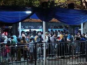 Pengunjung Makin Ramai, Antrean Shuttle Bus di Ancol Mengular