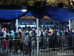 Pengunjung Makin Ramai, Antrean Shuttle Bus di Ancol Mengular