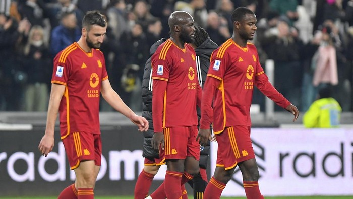 Soccer Football - Serie A - Juventus v AS Roma - Allianz Stadium, Turin, Italy - December 30, 2023  AS Romas Romelu Lukaku looks dejected after the match REUTERS/Massimo Pinca