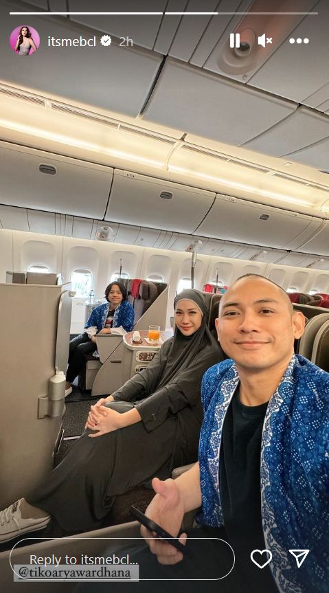 BCL dan Tiko Aryawardhana serta Noah Sinclair berangkat umrah