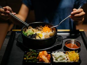 Begini Cara Makan Bibimbap, Nasi Campur Korea yang Populer
