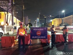 Jl Medan Merdeka Barat Ditutup, Warga Mulai Berdatangan ke Monas