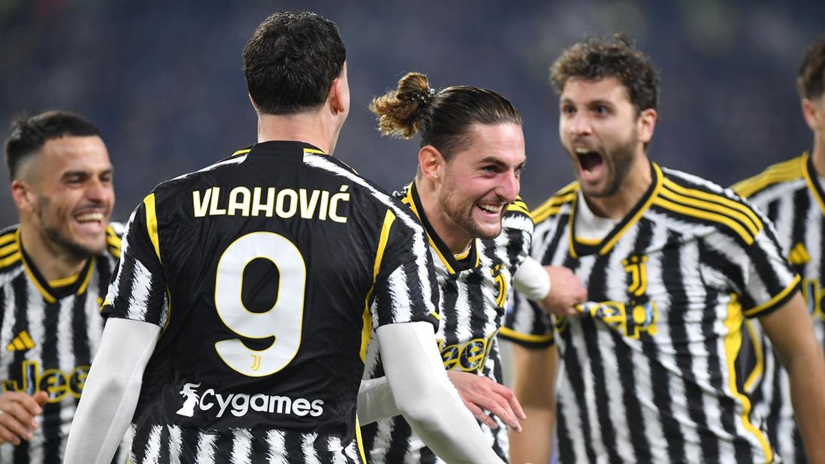 Juventus mengalahkan AS Roma 1-0 lewat gol Adrien Rabiot (tengah). Foto: REUTERS/MASSIMO PINCA