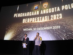 Kapolda Sumut Beri Penghargaan ke Polisi yang Tangkap Samsul Tarigan