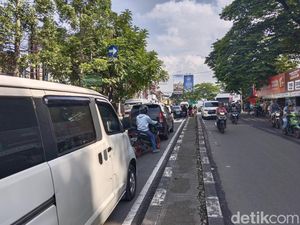 Bandung Pagi Ini: Dago Arah Lembang Padat Merayap Bandung Pagi Ini: Dago Arah Lembang Padat Merayap