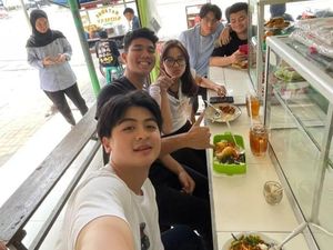 Ikut Terjun ke Politik, Kiesha Alvaro Tak Gengsi Makan di Warteg Ikut Terjun ke Politik, Kiesha Alvaro Tak Gengsi Makan di Warteg