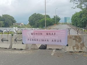 Sejumlah Pemotor Tabrak Beton Pembatas Jalan Tanpa Rambu di Kemayoran Sejumlah Pemotor Tabrak Beton Pembatas Jalan Tanpa Rambu di Kemayoran