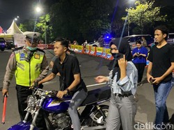 Puluhan Remaja Hendak Tahun Baruan ke Surabaya Diputar Balik di Bundaran Waru