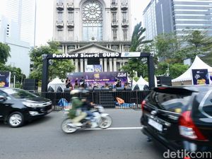 Persiapan Panggung Hiburan Tahun Baru di Sudirman-Thamrin