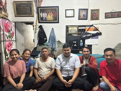 Sambangi Korban Baliho Ambruk di Jakbar, PSI Minta Maaf