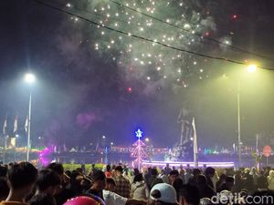 Langit Toraja Berhias Kembang Api, Selamat Tahun Baru 2024!