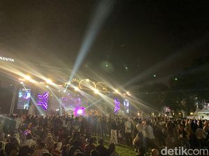 Suasana Kepadatan Malam Tahun Baru di Medan Suasana Kepadatan Malam Tahun Baru di Medan