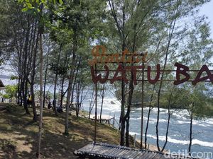 Pantai Watu Bale Pacitan, Surga Tersembunyi dengan Batu Karang Ikonik