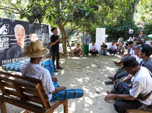 Relawan Ganjar-Mahfud Serahkan Alat Pertanian ke Desa Baturiti Lombok