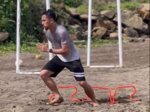 Libur Nataru Pemain Persebaya: Reva Latihan di Pantai, Wildan Bersepeda Libur Nataru Pemain Persebaya: Reva Latihan di Pantai, Wildan Bersepeda