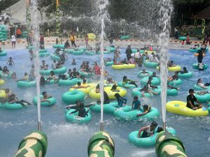 Bolehkah Berenang Saat Puasa? Berikut Penjelasannya