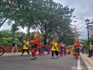 Mendung dan Gerimis, TMII Mulai Ramai Petang Ini