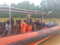 Pompong Mati Mesin, 11 Wisatawan ke Pulau Berhala Terombang-ambing