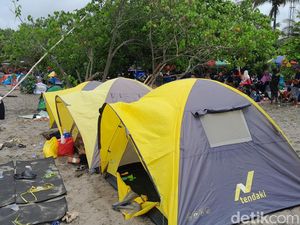 Cara Seru Rendra dan Redi Liburan Tahun Baru di Pangandaran