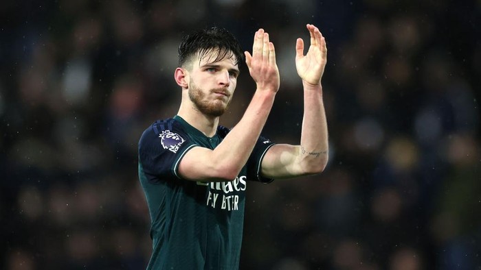 Arsenals Declan Rice applauds the fans following the Premier League match at Craven Cottage, London. Picture date: Sunday December 31, 2023. (Photo by Steven Paston/PA Images via Getty Images)