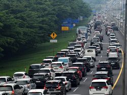 Jelang Nataru, Volume Kendaraan Keluar Jakarta Naik di 4 Ruas Tol
