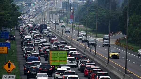 Penampakan Arus Balik Libur Tahun Baru di Jalur Puncak