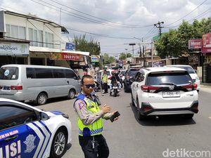 Jalur Kuningan Padat, Polisi Lakukan Rekayasa Lalu Lintas