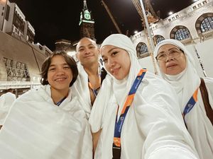 Deretan Selebritas Jalani Umrah di Momen Tahun Baru Deretan Selebritas Jalani Umrah di Momen Tahun Baru